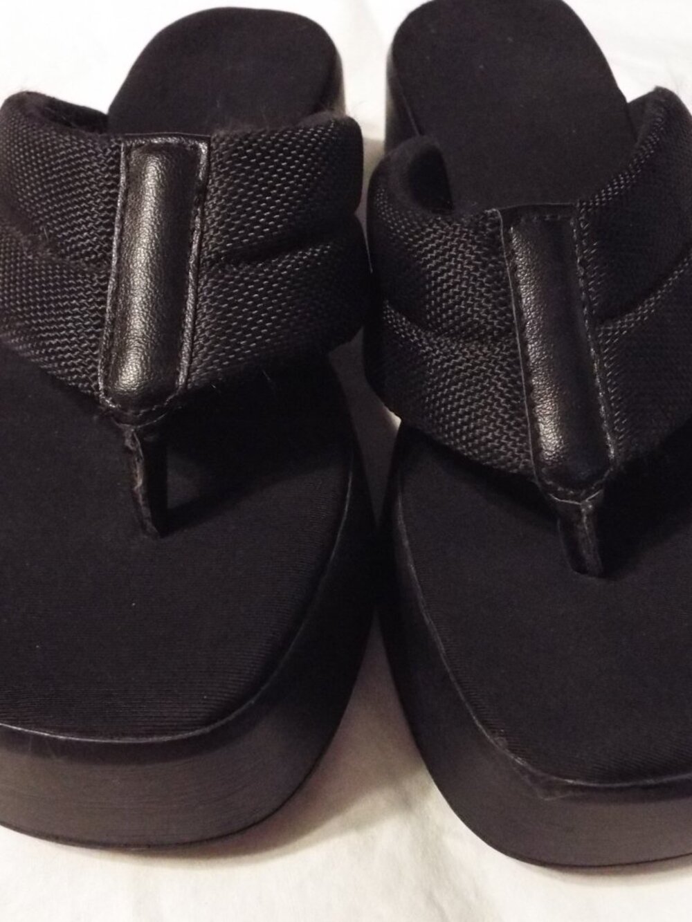 Wild Fable Black Wedge Heel Thong Sandals Size 8 - Picture 2 of 7